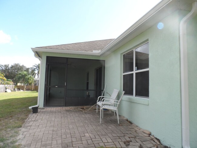 Building Photo - 4 BEDROOM - GATED TWIN LAKES SUBDIVISION -...