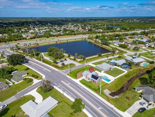 Building Photo - 1297 SE Floresta Dr