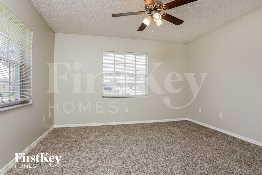 Building Photo - 2514 SW Monterrey Ln