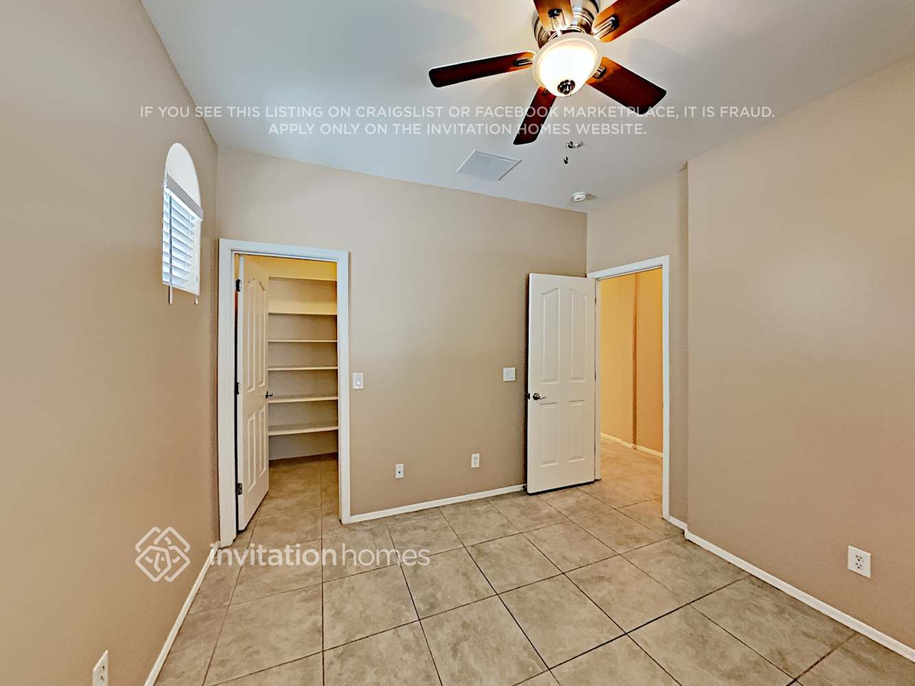 Building Photo - 3243 E Meadowview Dr