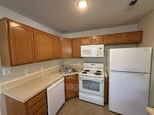 Building Photo - 241 Cambridge St