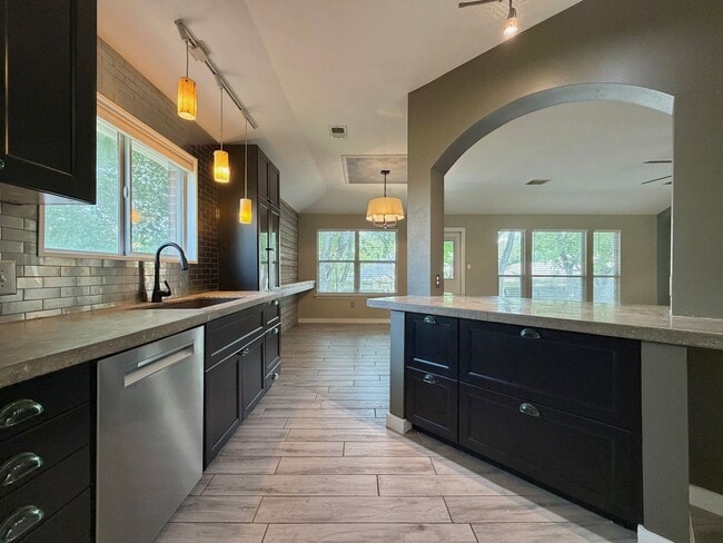 Building Photo - 12518 Zeller Ln