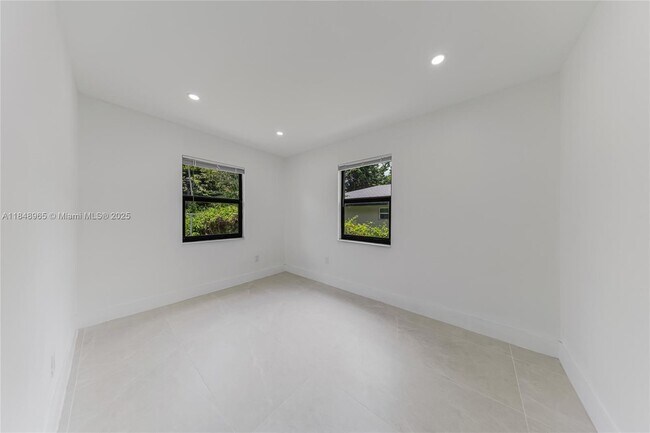 Building Photo - 1043 NW 48th St
