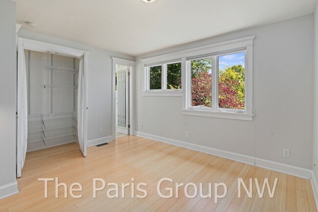 Building Photo - Exceptional Green Lake 3BR * Gorgeous In &...