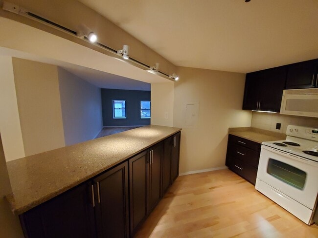 Building Photo - 1 bedroom at the Blatz