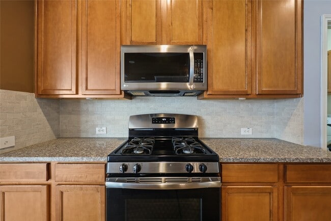 Building Photo - 17303 Brookhollow Ct Dr