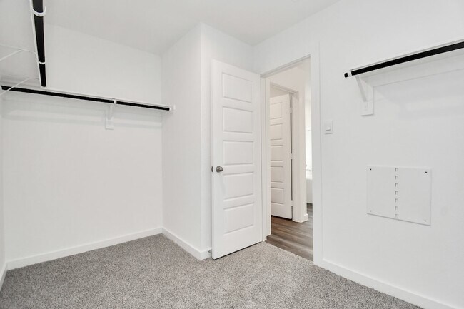 Building Photo - 1123 Briscoe Ct
