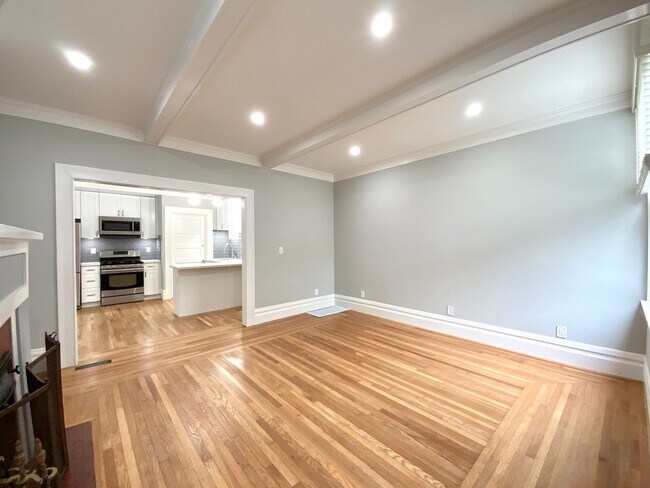 Building Photo - FULLY REMODELED 2BR/1BA. Dishwasher! Laund...