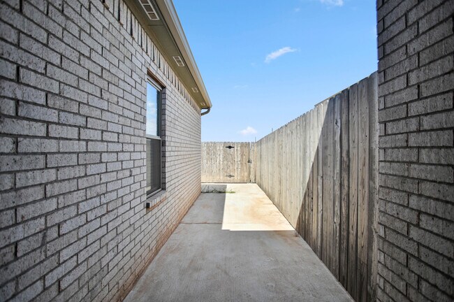 Building Photo - 5806 Virginia Ave