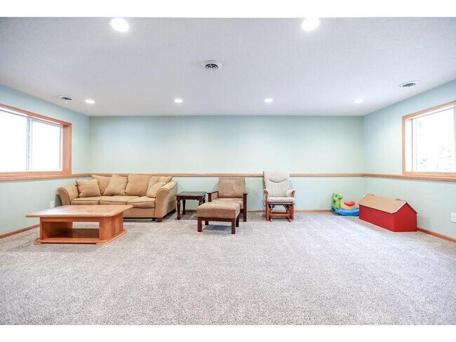 Building Photo - 11186 Woods Edge Ave