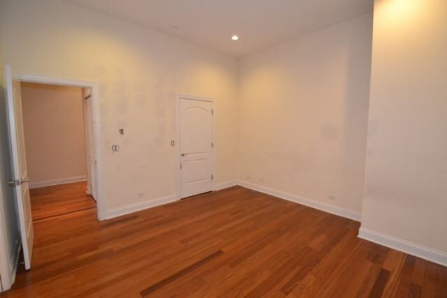 Building Photo - 1354 W Augusta Blvd