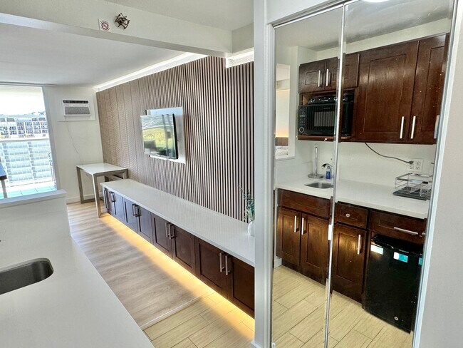 Building Photo - 445 Seaside Ave