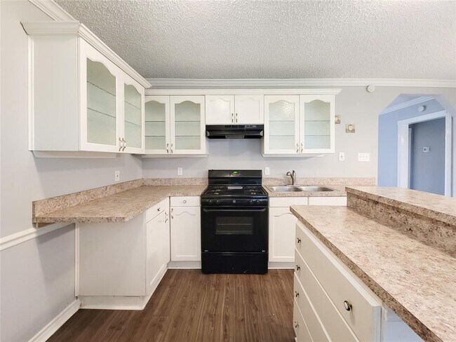 Building Photo - 2306 Downey Dr