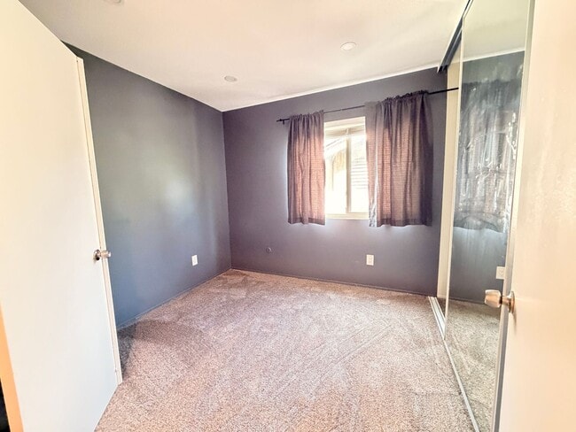 Building Photo - Beautiful Bay Ridge Cul-de-Sac Townhome