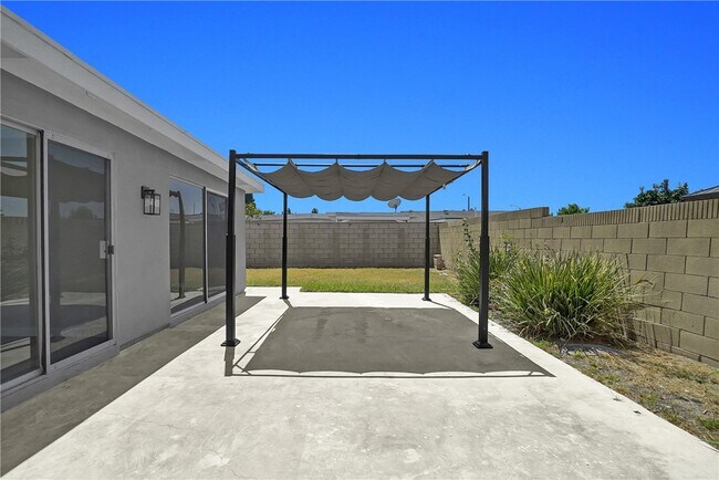 Building Photo - 1242 Sultan Cir