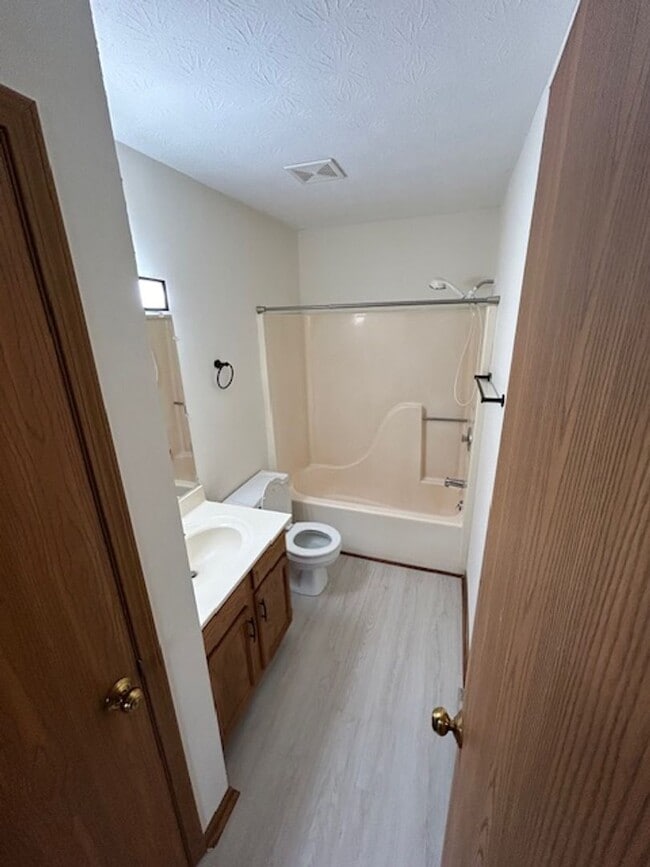 Building Photo - 2 Bedroom and 1.5 Bath Townhome - Troy, Ohio!!