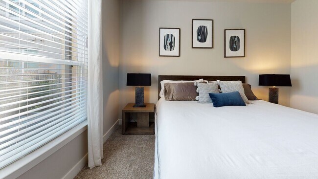 Primary Photo - 24002 Colonial Pkwy