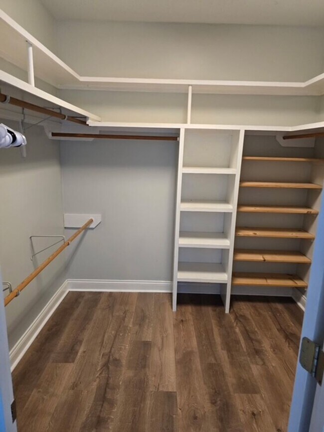 Building Photo - 3 bed 2 bath
