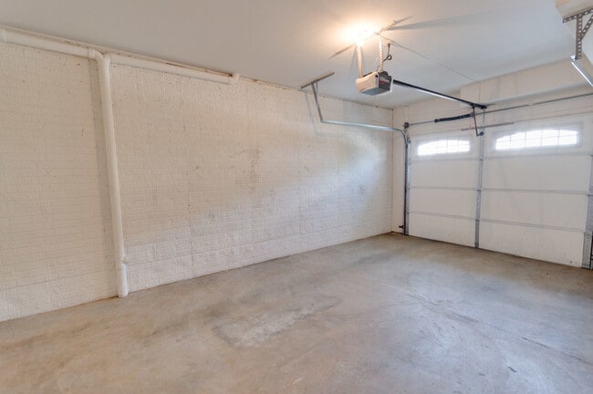 Building Photo - 2170 Saranac Ct
