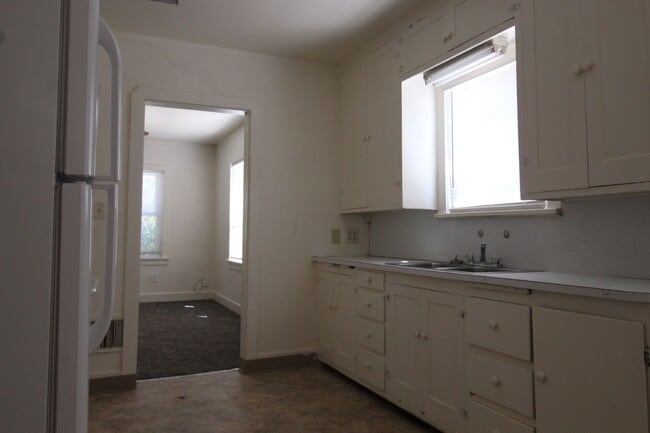 Building Photo - 814 Martin St