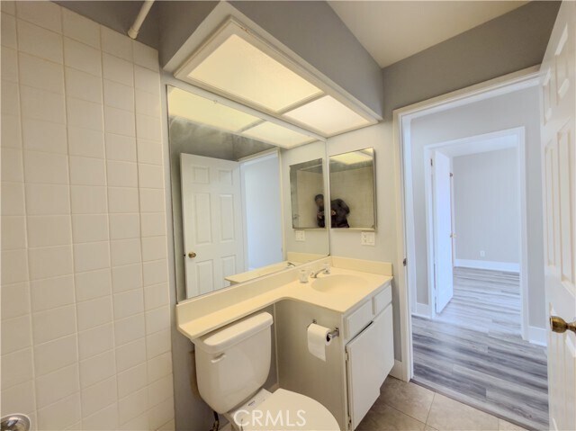 Building Photo - 3101 Plaza del Amo
