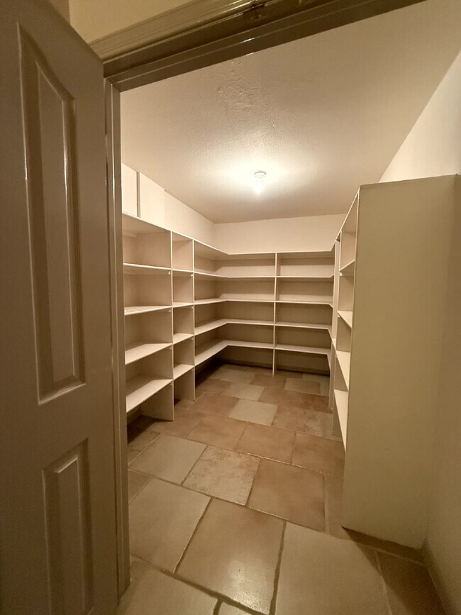 Building Photo - 317 Zenith Dr