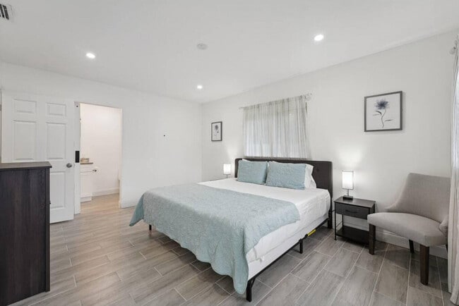 Building Photo - 3133 Albatross Rd