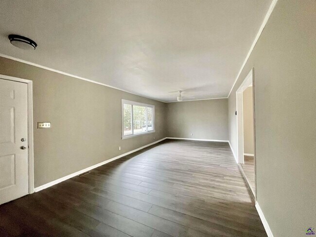 Building Photo - 107 Evelyn Dr