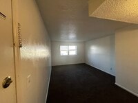 Building Photo - 1413 W Maple Ave