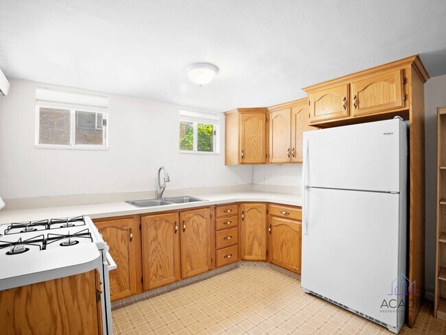 Building Photo - Charming, private basement apartment, enjoy your first month rent-free!