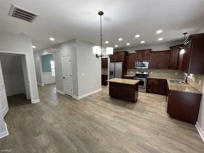 Building Photo - 5 br, 4 bath House - 14 Marquis Drive