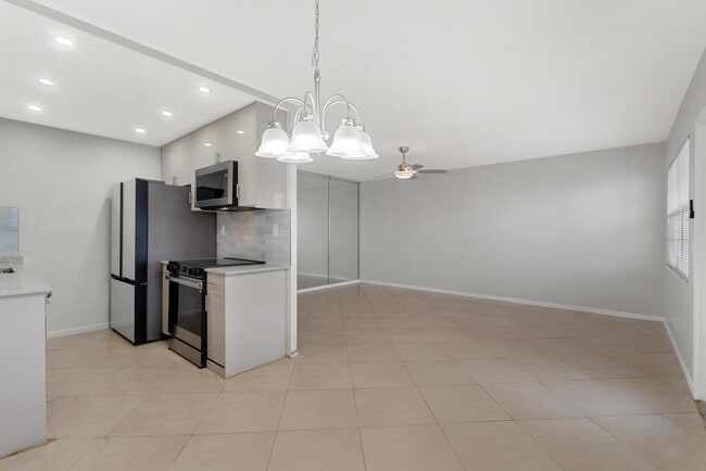 Building Photo - 3038 Cornwall B