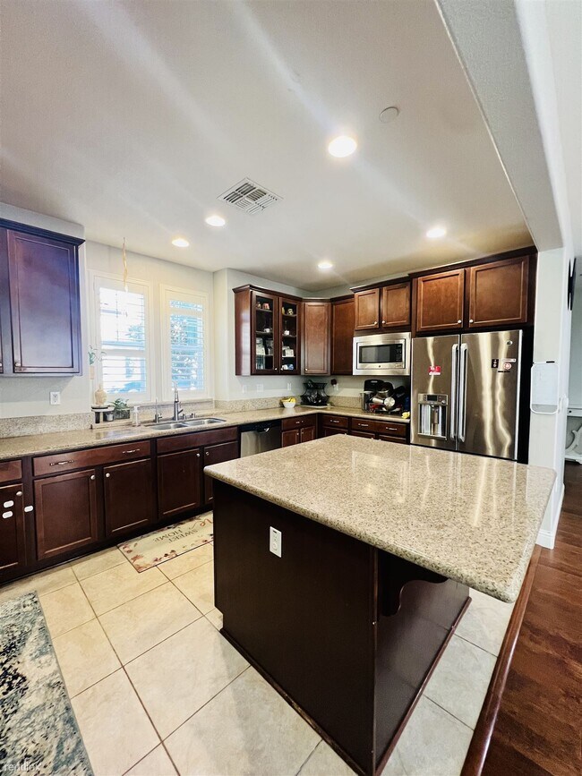 Building Photo - 4 br, 3 bath House - 3084 Vittoria Loop