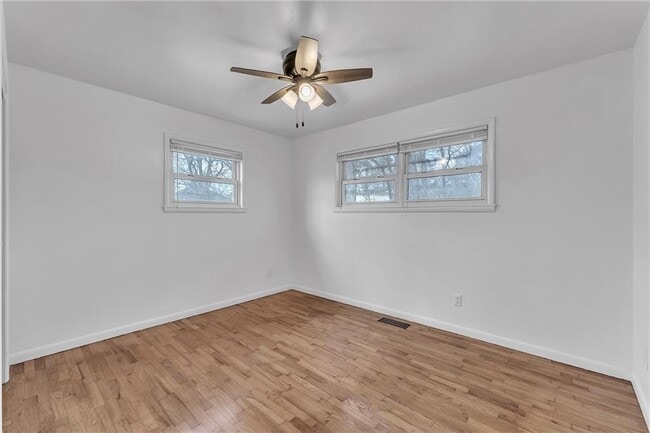 Building Photo - 3070 W Mt Comfort Rd