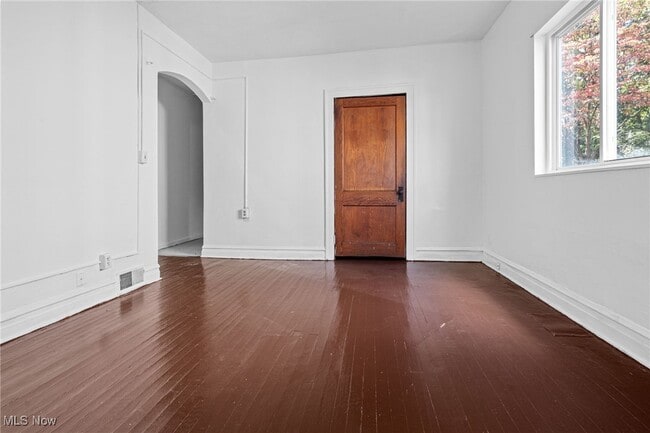 Building Photo - 740 Fern St