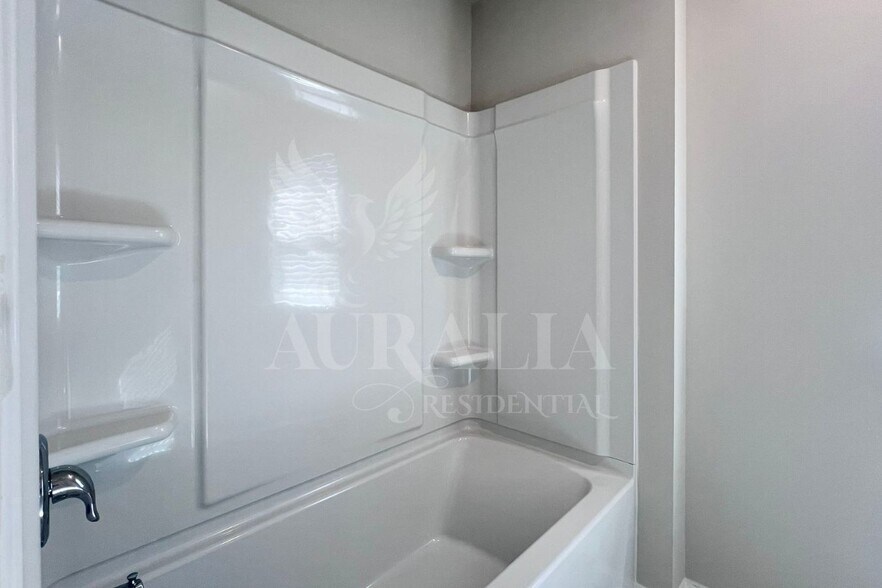 Building Photo - 183 Anise Ln