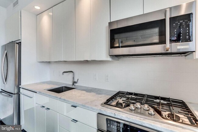 Building Photo - 1011 M St NW