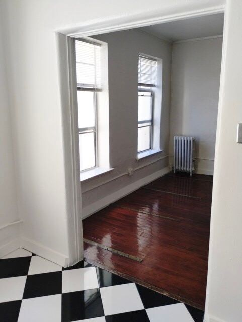 Building Photo - 901 S Kingsley Dr