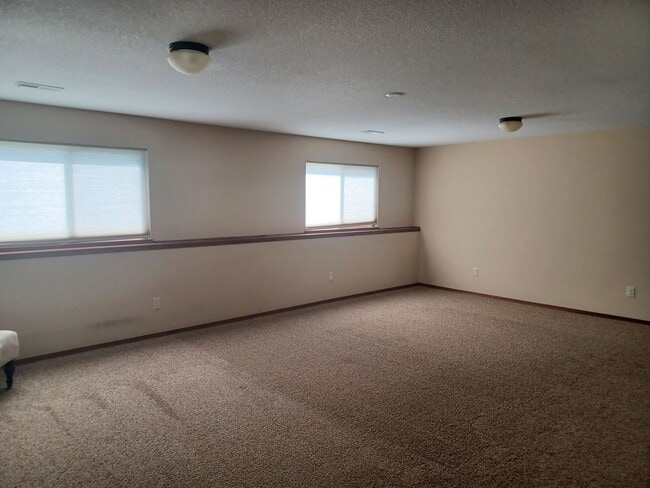 Building Photo - Must-see 4 bedrooms, 3 bath home in Harves...