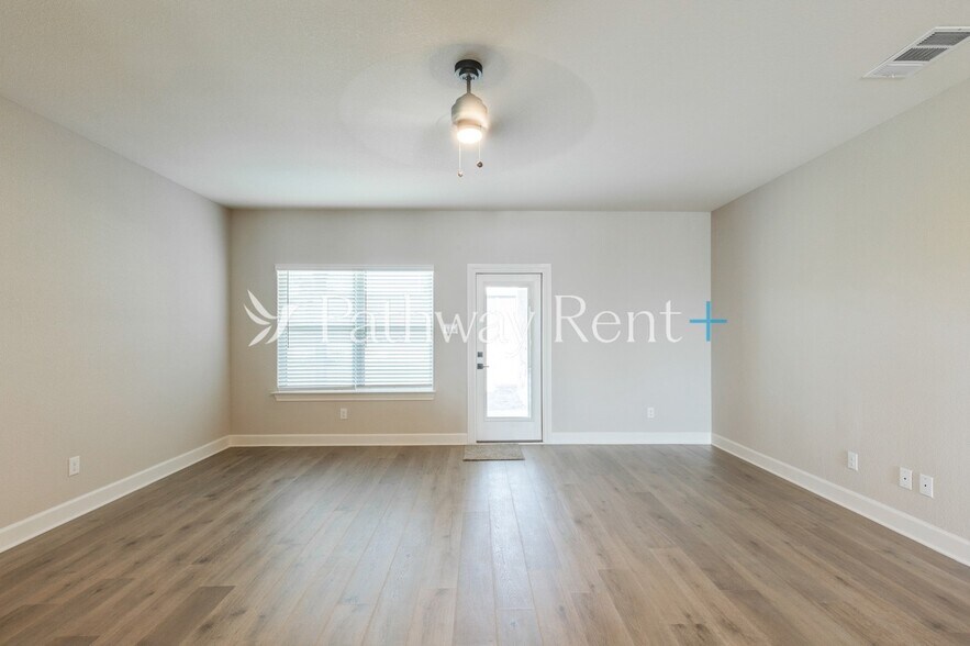 Building Photo - 1101 Costa Vista Trl