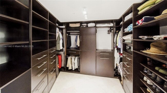 Building Photo - 1850 S Ocean Dr