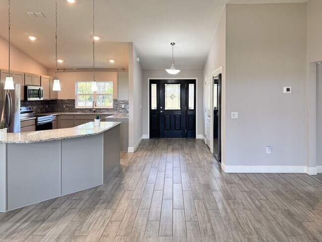 Building Photo - LAKE FRONT BRAND NEW Beautiful 3 bedroom on Lake Toho!