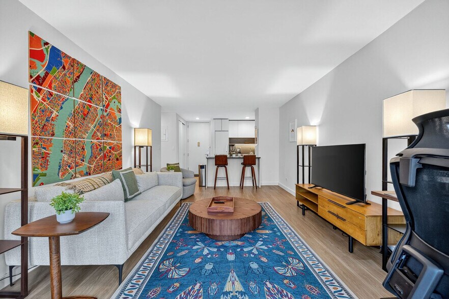 Building Photo - 68 W 37th St