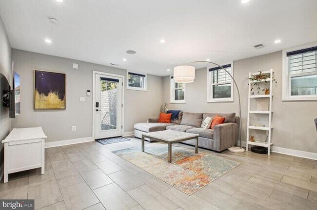 Building Photo - Available Now! Two Bed // Two Bath in Ecki...