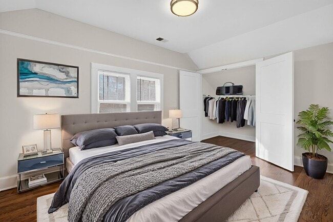 Building Photo - 741 S Jackson St