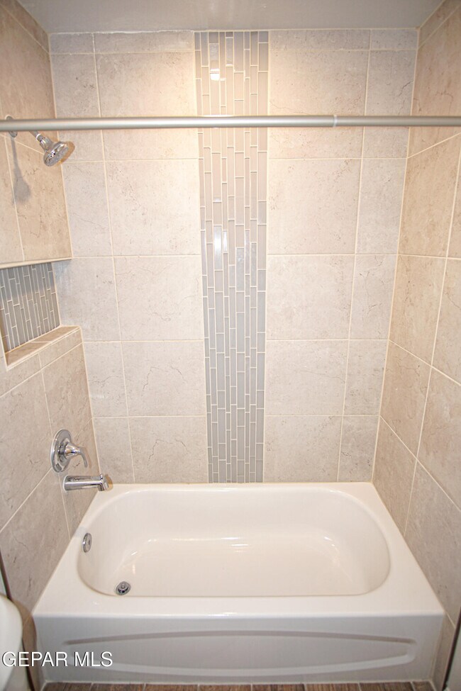 Building Photo - 1640 Brevoort St