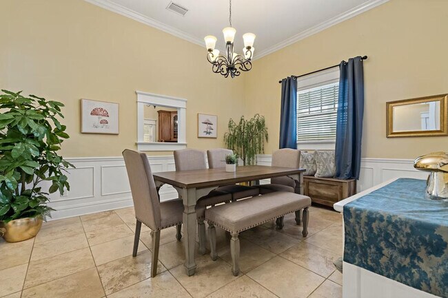 Building Photo - 611 S Orleans Ave