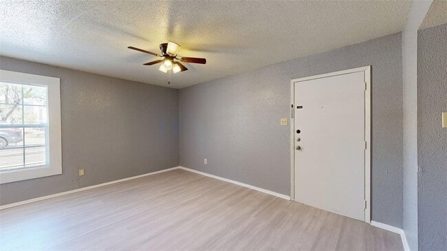 Building Photo - 1524 Pine Ridge Dr