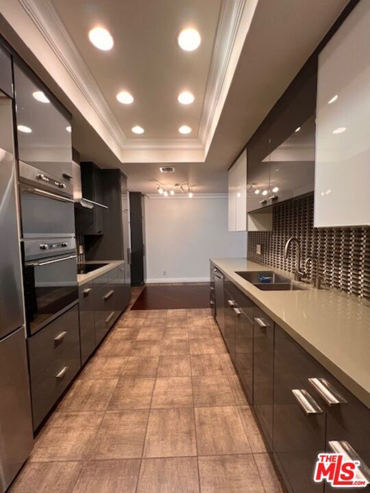 Building Photo - 1880 Veteran Ave