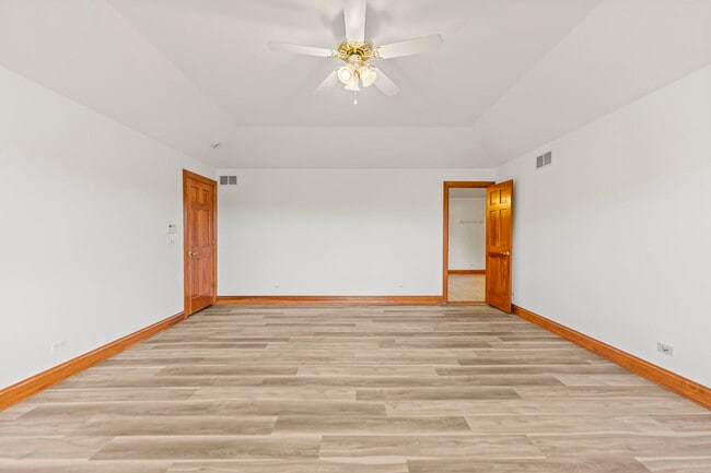 Building Photo - 552 Waters Edge Dr